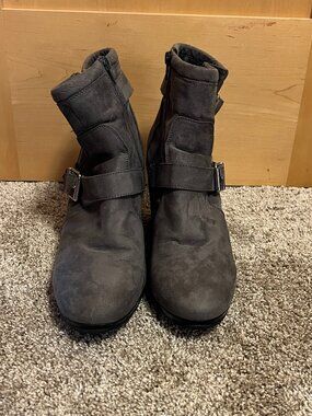 solesenseability Gray Women's Zip Heeled Boots: Size 11M
